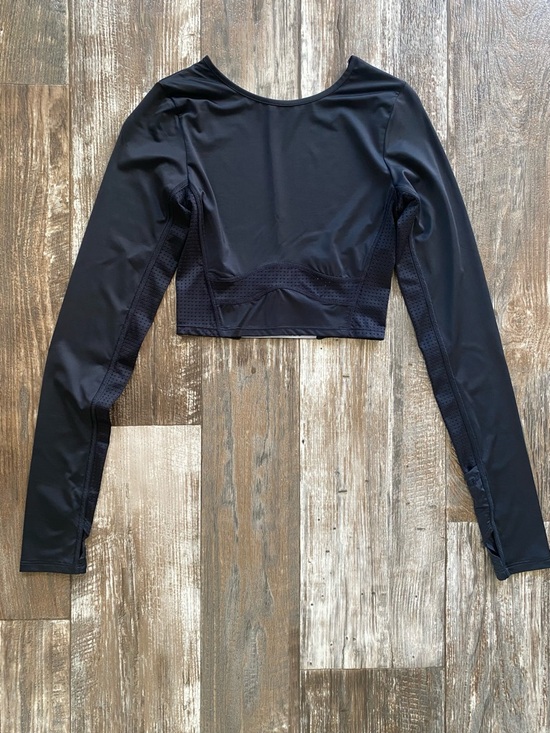 Buffbunny Collection Tops - BuffBunny Black Long-Sleeve Cropped Active Top